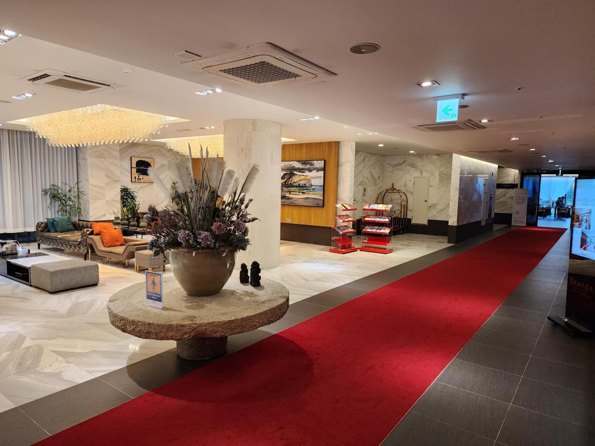 فندق Ramada By Wyndham Jeju Hamdeok المظهر الخارجي الصورة