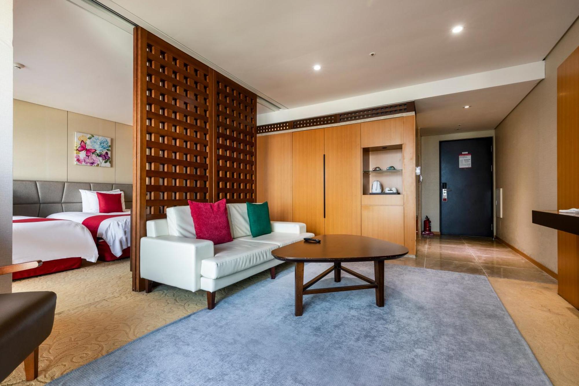 فندق Ramada By Wyndham Jeju Hamdeok المظهر الخارجي الصورة